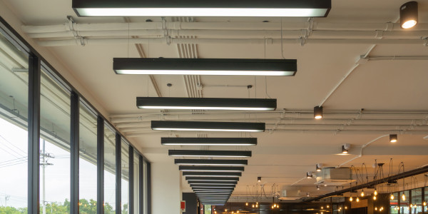 Reformas Integrales de Oficinas y Despachos en Penedès i Garraf · Diseño e Instalación de Iluminación LED Eficiente