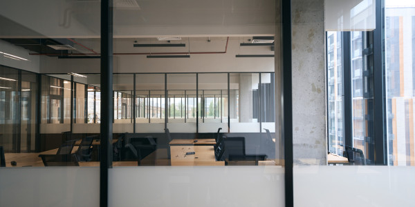 Reformas Integrales de Oficinas y Despachos en Penedès i Garraf · Diseño e Instalación de Paneles Divisorios