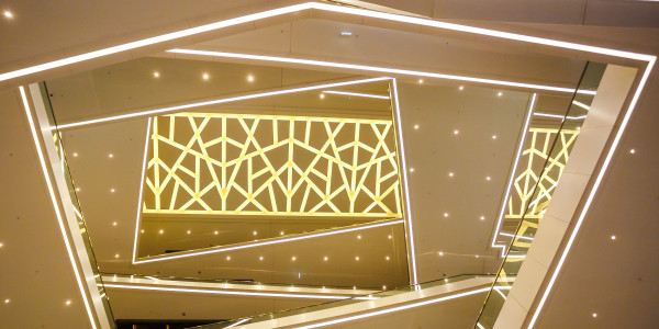 Reformas Integrales de Tiendas y Locales  Comerciales  Carme · Diseño e Instalación de Iluminación LED Eficiente